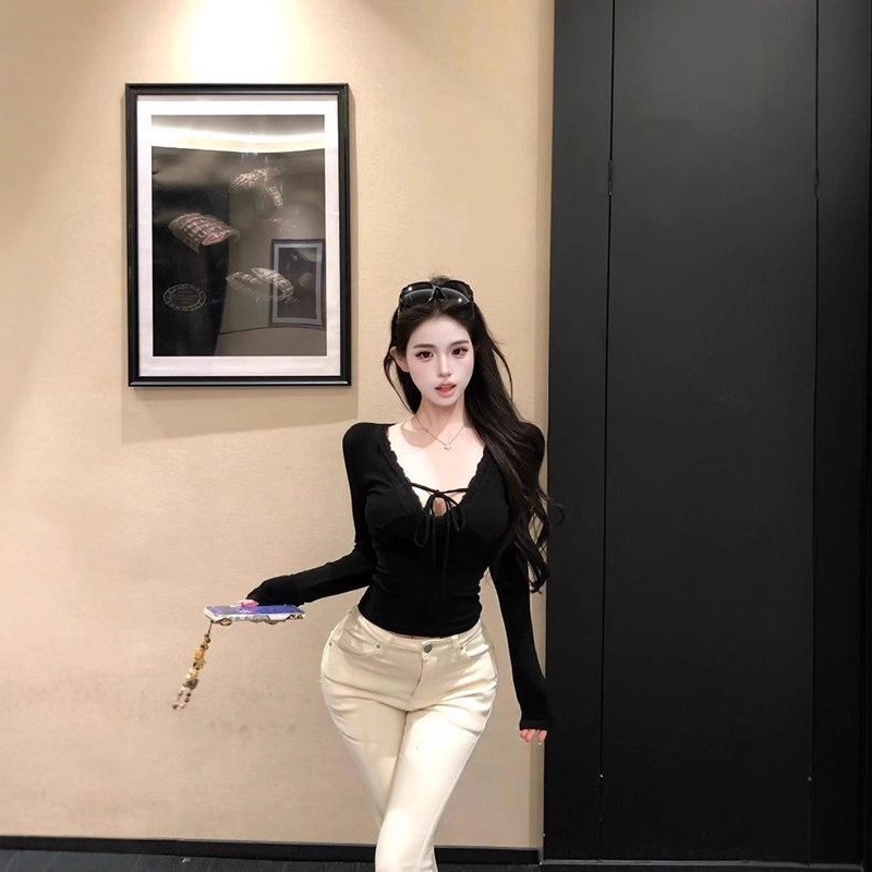 Lace Patchwork Tie-Up V-Neck Black Long-Sleeve T-Shirt for Women, Autumn and Winter, Pure and Sexy Slim-Fit Short Base Layer Top