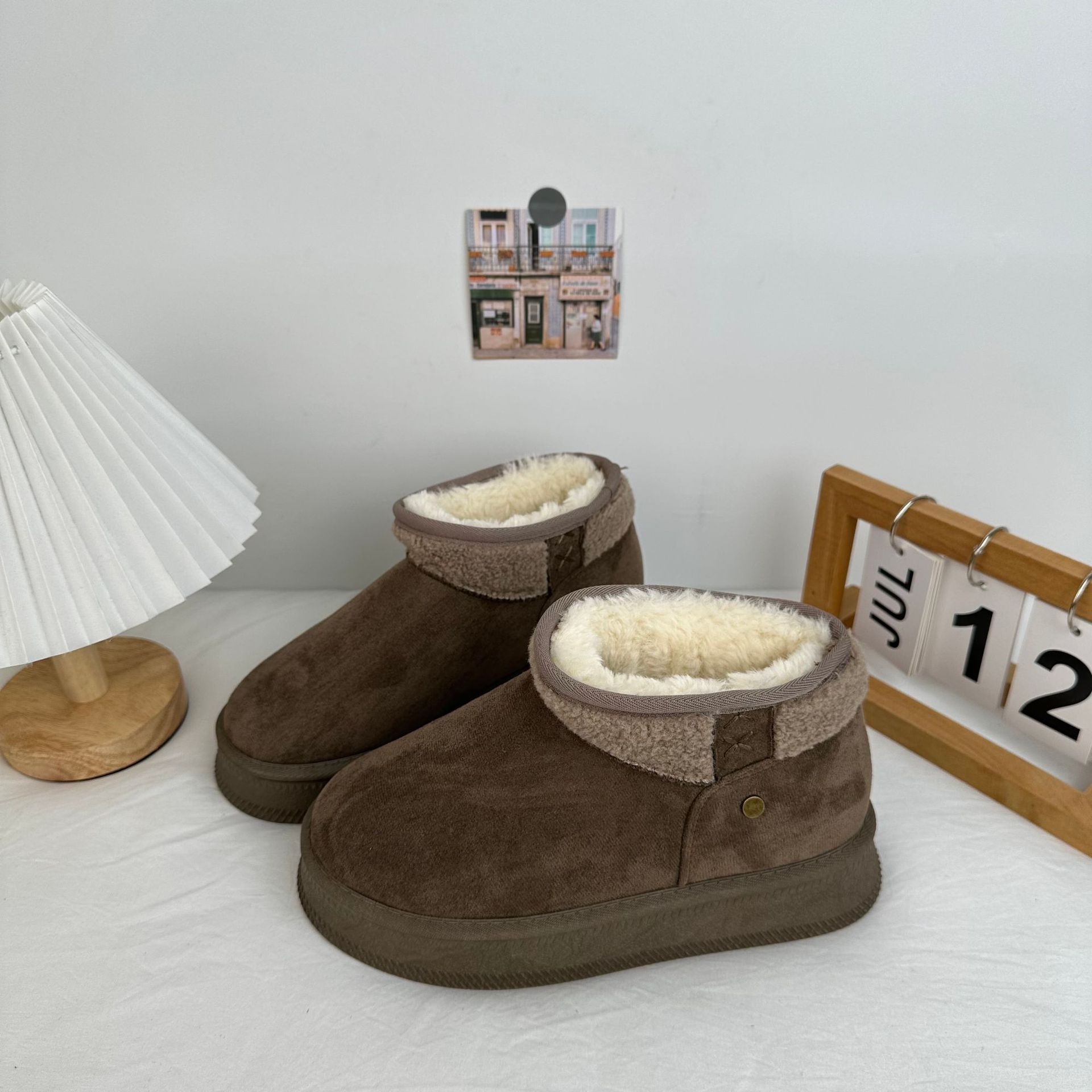 Zapatos de nieve de invierno de mujer con botas de terciopelo calientes versátiles 2024 nuevos zapatos de algodón de terciopelo grueso image 3
