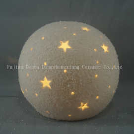 陶瓷镂空圣诞球摆件白色透光陶瓷圣诞球带LED灯 圣诞家居装饰摆件