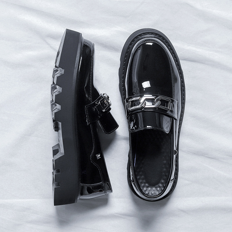2024 otoño y invierno casuales zapatos de cuero brillantes de mediana edad hombres vestidos formales zapatos de peluquería de negocios zapatos de suela gruesa juvenil zapatos al por mayor