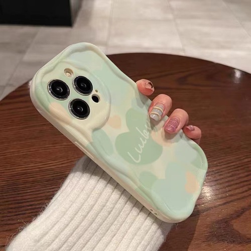 Apply the Full-Screen Lucky Heart design to Apple iPhone 14 Pro, 15 Pro Max, 13, 12, and 11/XS phone cases for a cute and youthful look.