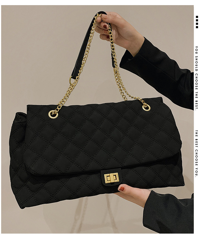 The new diamond-shaped chain bag for women is a trendy and fashionable matte single-shoulder armpit bag for commuting. The large-capacity crossbody bag is a cross-border trend details Picture