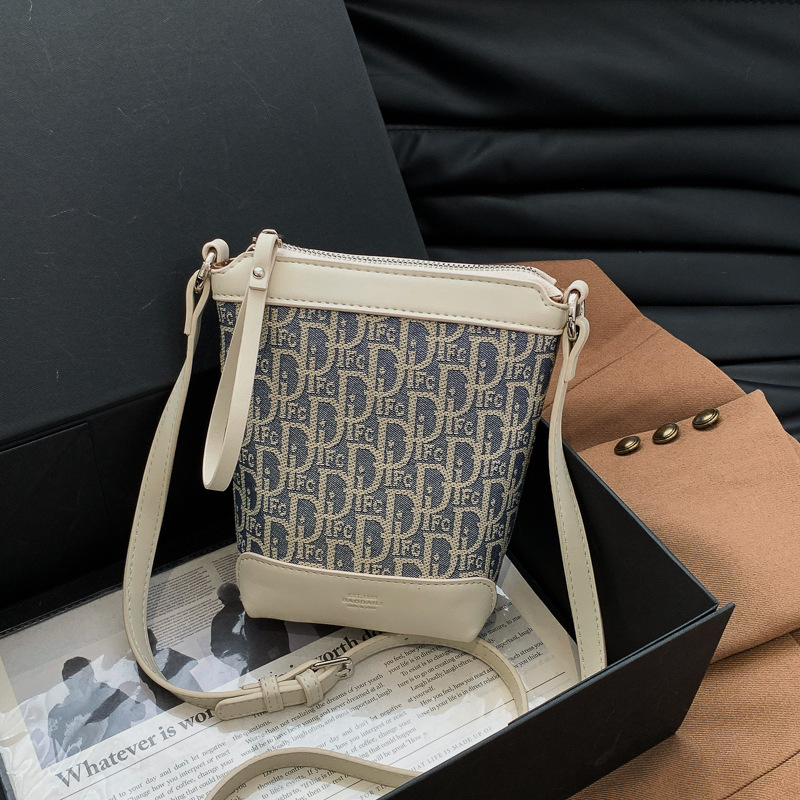 New High-End Fashion Bucket Bag for Women, Cross-Border Foreign Trade, Stylish Monogram D Crossbody Bag New High-End Fashion Bucket Bag for Women, Cross-Border Foreign Trade, Stylish Monogram D Crossbody Bag