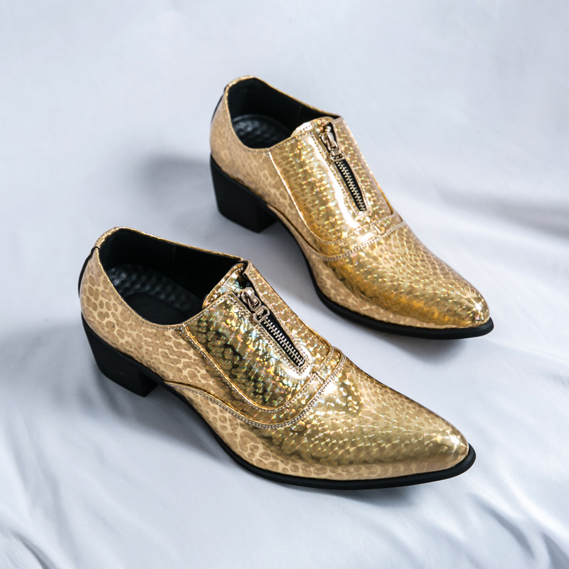 zapatos de hombre comercio exterior transfronterizo nuevos zapatos de cuero casuales tendencia de moda zapatos de cuero elevados tendencia brillante zapatos de cuero punta al por mayor