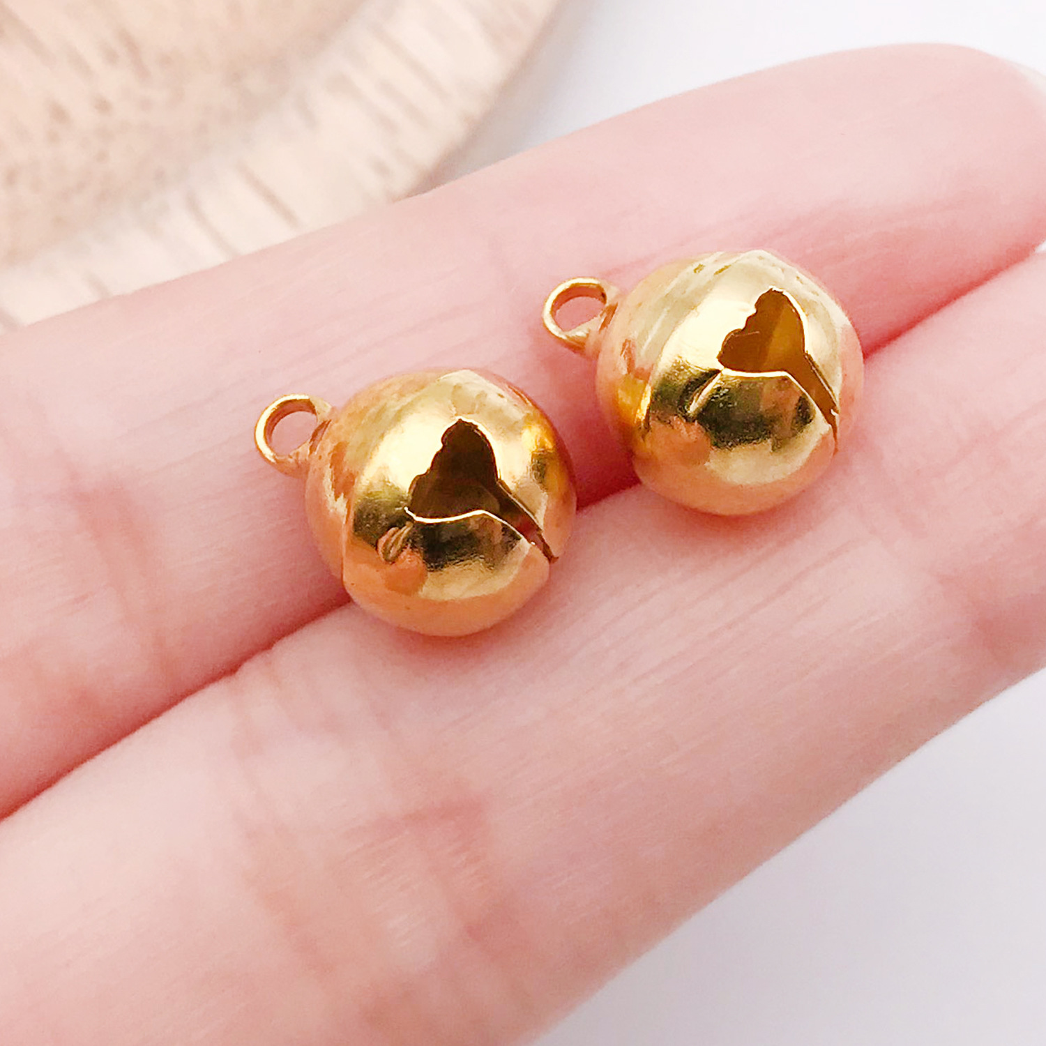 Fábrica al por mayor DIY joyería material hecho a mano vintage accesorios teléfono móvil colgante jingdang palabra campana 1