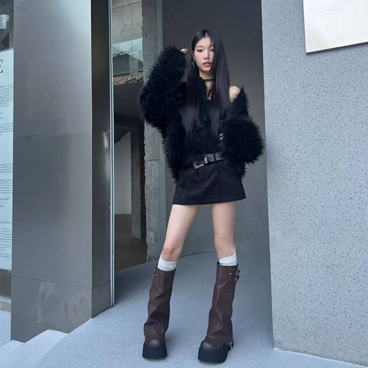 Маленький человек с круглой головой тонкая черная длинная трубка сапоги кексы с толстой подошвы сапоги женские туфли осень и зима 2024 новый стиль