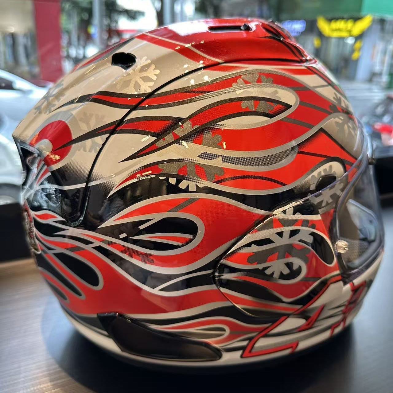 Chinese-made full-face motorcycle helmet, cool protective helmet for riding, suitable for motorcycles, electric scooters, and electric bikes