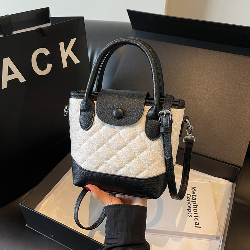 Bolso de textura transfronteriza 2025 verano nuevo bolso femenino retro pequeño bolso de hombro de fragancia bolso de mensajero de hilo bordado de diamantes