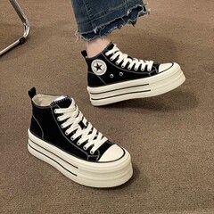ハイヒールのズック靴の女性の春2025新型の松餅の柔らかい底の厚い底は高くなっています。
