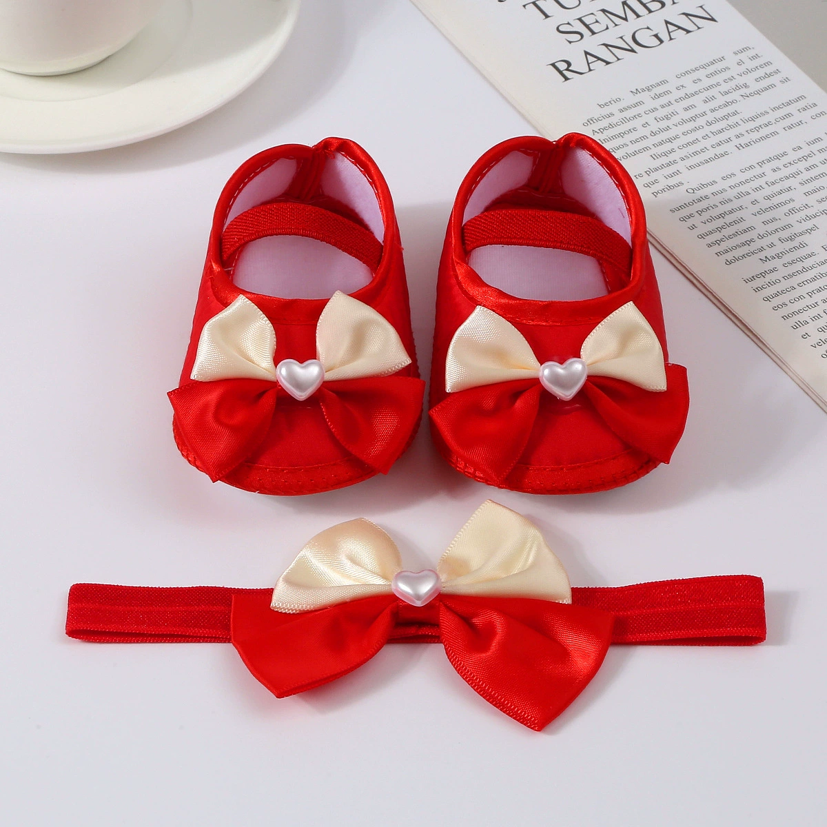 2024 новая мягкая подошва детская обувь детская обувь 0-1 год неонатальная обувь принцессы набор для волос с подарочной обувью