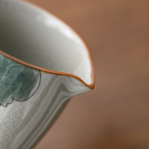 Large underglaze hand-painted Ge Kiln fair cup ice crack glaze ceramic male cup tea sea tea divider Kung Fu tea set accessories