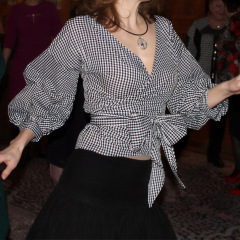 D3319外国貿易の夏の大きいサイズのファッションvネックの泡の袖の大きい蝶結びの装飾のシャツの格子のひもの欧米の上着