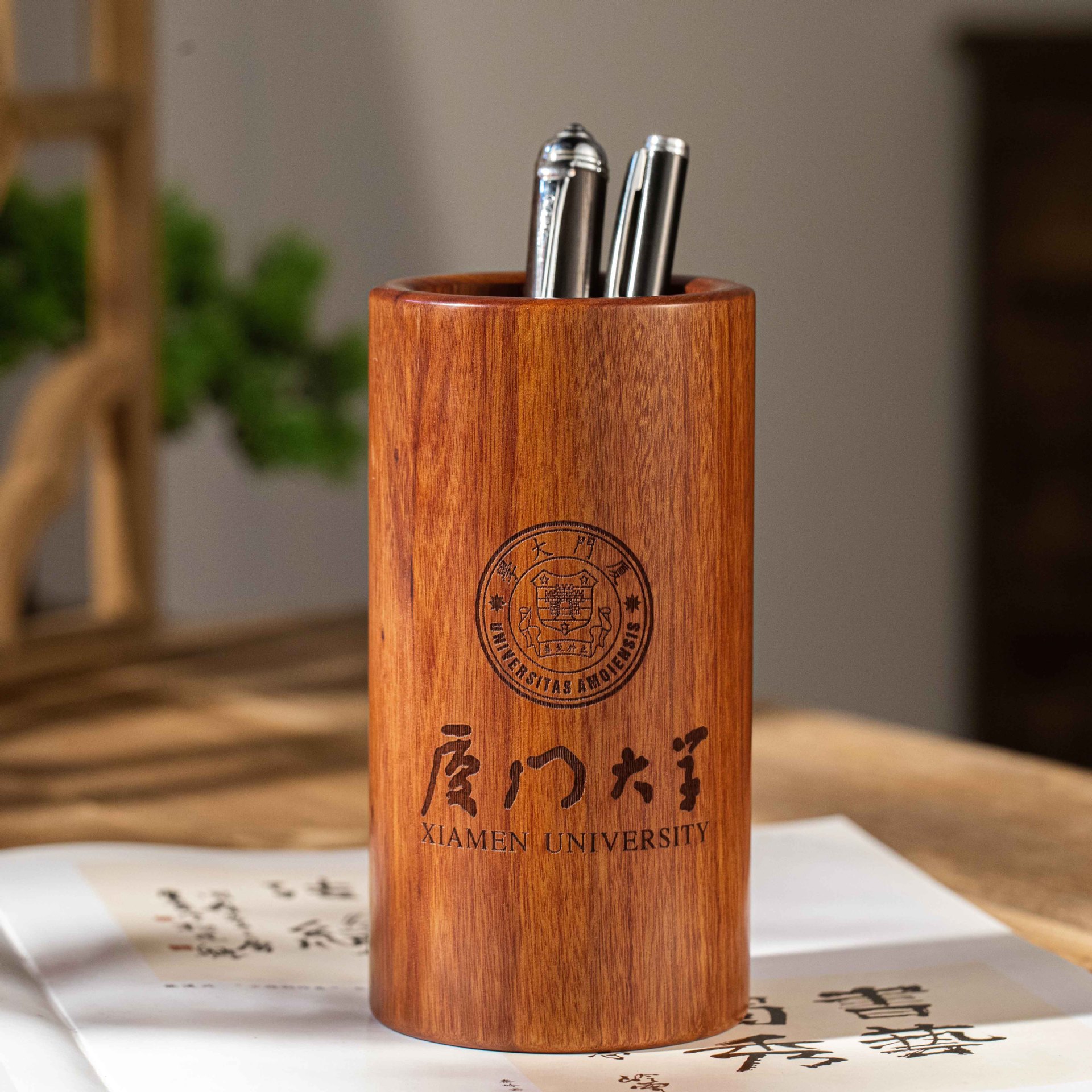 중간 원형 펜 용기-샤먼 대학 (사워 가지 우드)