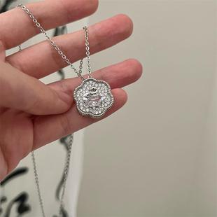 �W�tֱ���r�аٴ�С���Z�����~΢��ʯ����Ů���Դ�^���l�M�