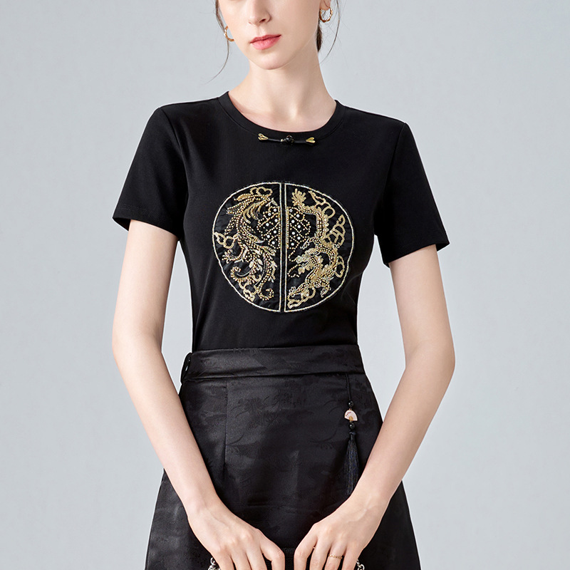 Camiseta bordada de estilo nacional para mujeres 2024 nueva ropa de mujer retro collar redondo botón camiseta de manga corta nueva chaqueta china