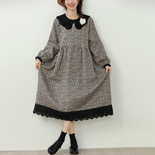 日系甜美大翻领碎花棉麻连衣裙花边拼接秋冬宽松大码长袖长裙批发