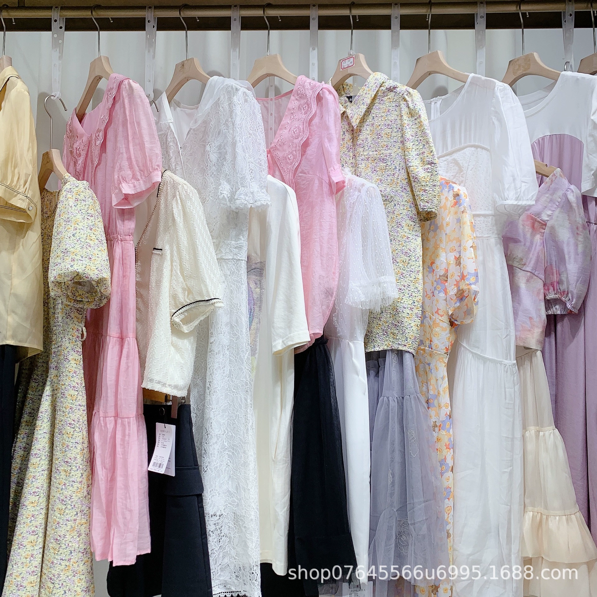 Изъятие бренда Ifrixia женской одежды из первых рук