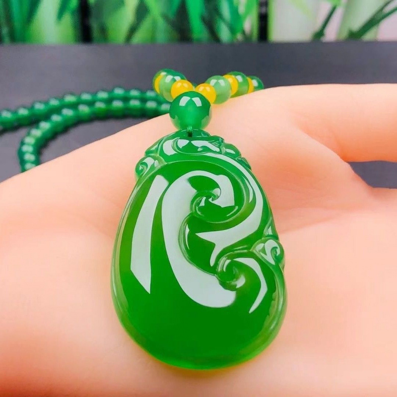 天然玉石A货帝王绿缅甸翡翠色玉髓玛瑙吊坠如意挂件男女冰种珠宝