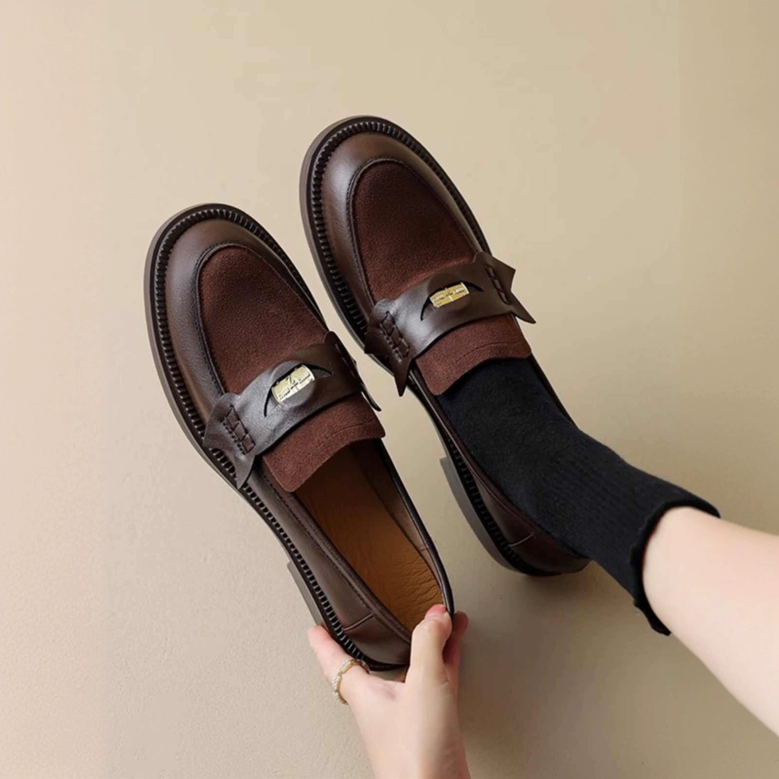 В наличии: 2913 Женские лоферы из мягкой кожи в стиле французского ретро и британском стиле, без застежек, весна