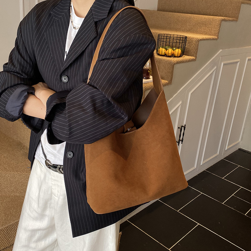 Bolsas de mano retro transfronterizas de mujer texturas bolsas de cubo de agua mujeres otoño y invierno 2025 nuevo mochila esmerizada bolsas de brazo de viaje