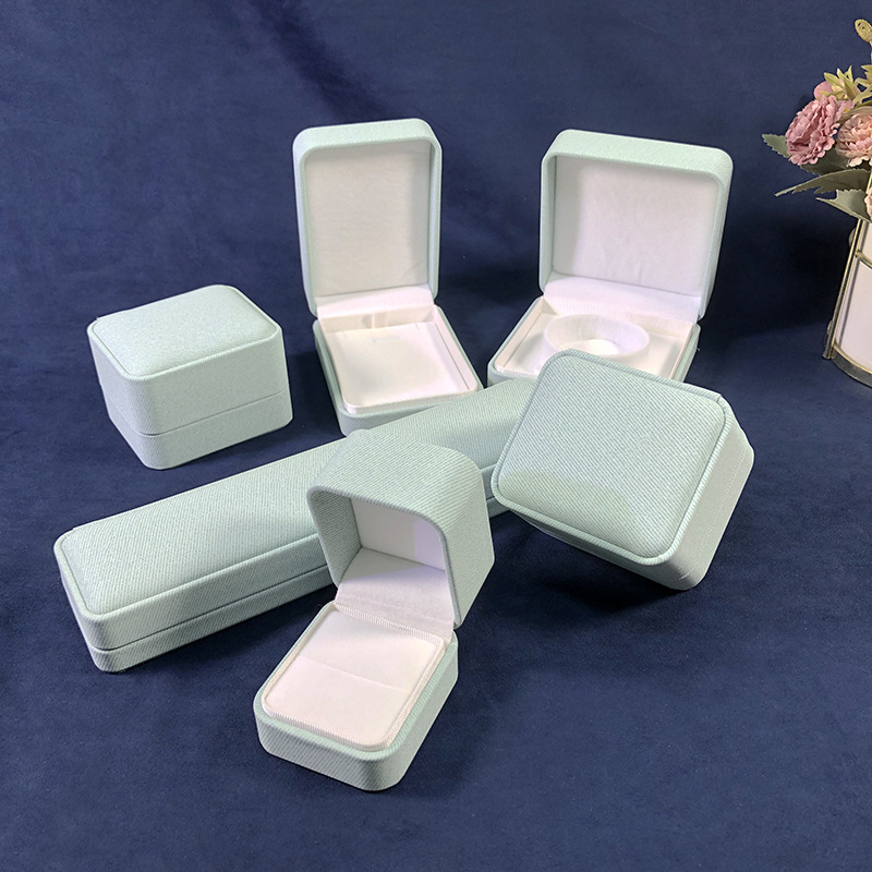 Verde crema; caja de anillos