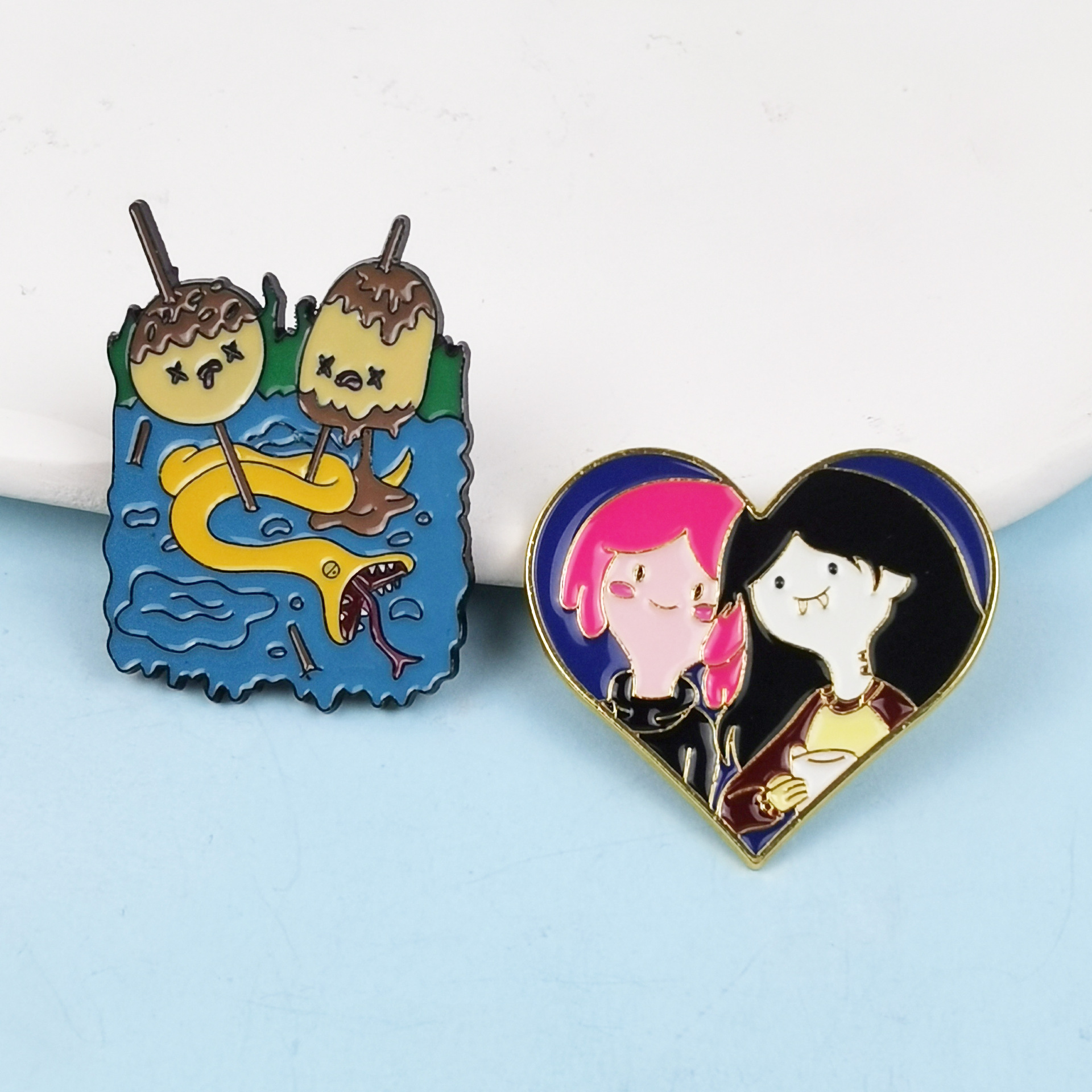 Broche de niña vampiro de dibujos animados creativo divertido bola serpiente aleación lindo bolso de todo fósforo accesorios de insignia transfronterizo