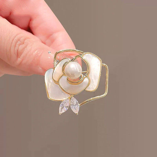 Xiaoxiangfeng new pearl camellia brooch women's high-end design niche temperament corsage anti-exposure pin