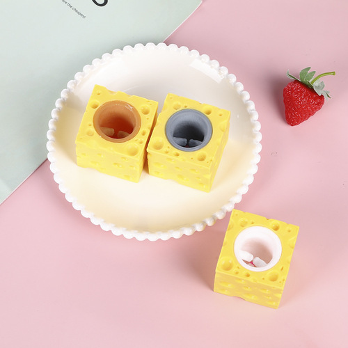 Creative stress-relief cute cheese mouse cup, squeeze fun pranks squirrel cup, stress relief and venting ball, prank toy