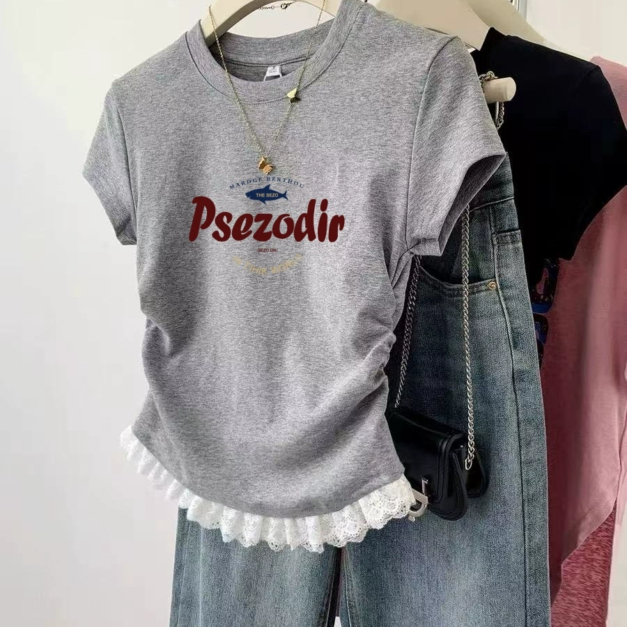 Американская серая кружевная рубашка с короткими рукавами на плечах женская 2025 летняя новая модель дизайна складчатая короткая талия топ