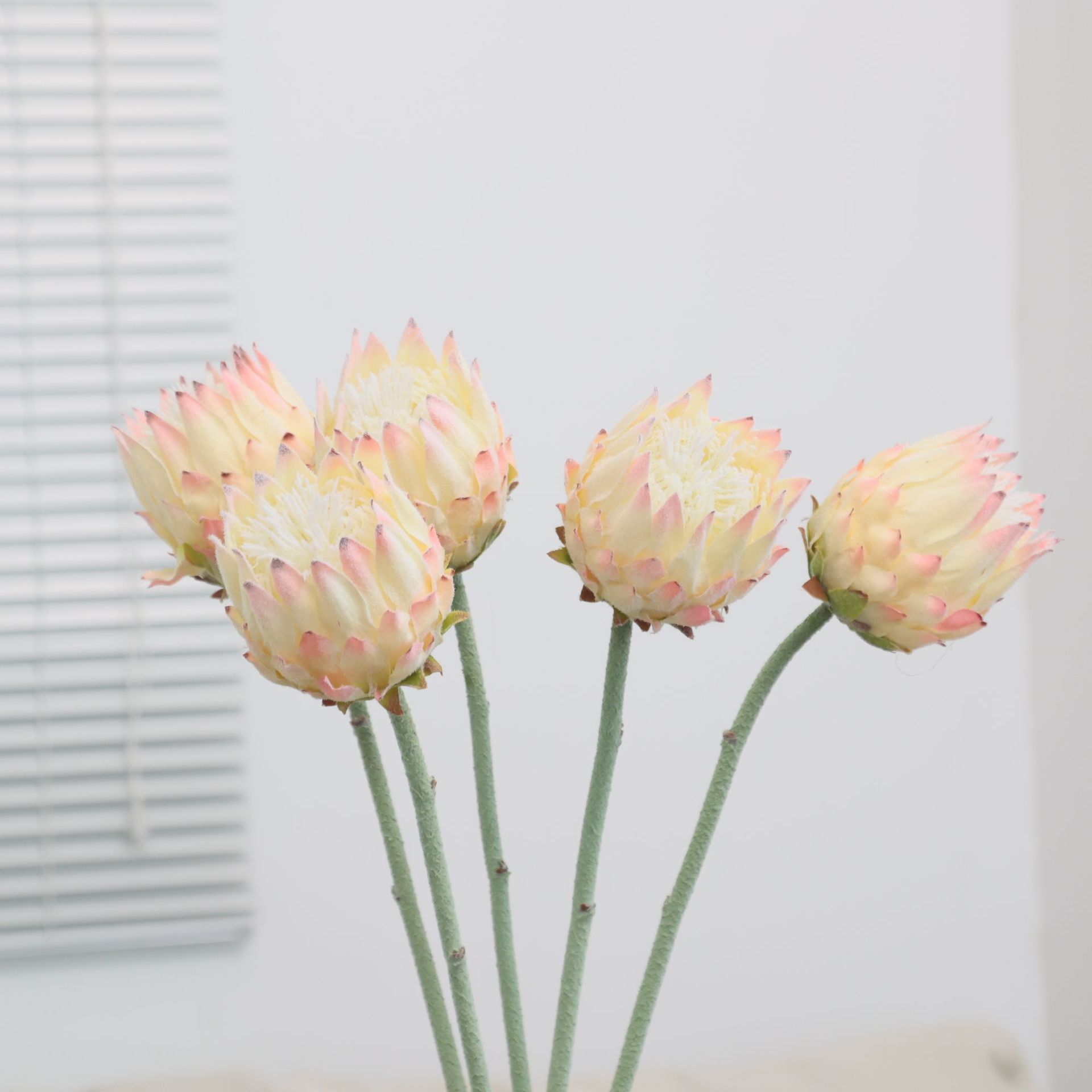 北欧单支帝王花仿真花家居婚庆酒店橱窗装饰花植绒北欧蓟假花跨境详情6