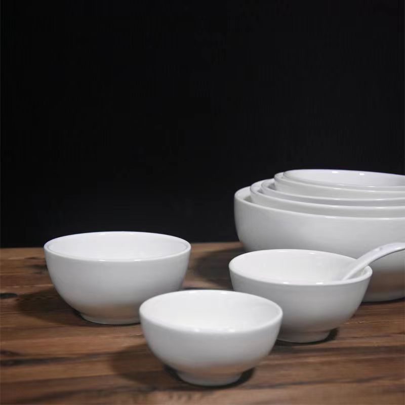 Tazón de cerámica blanca estilo nórdico lujo ligero, diseño japonés – para arroz, sopa y fideos, alta estética.