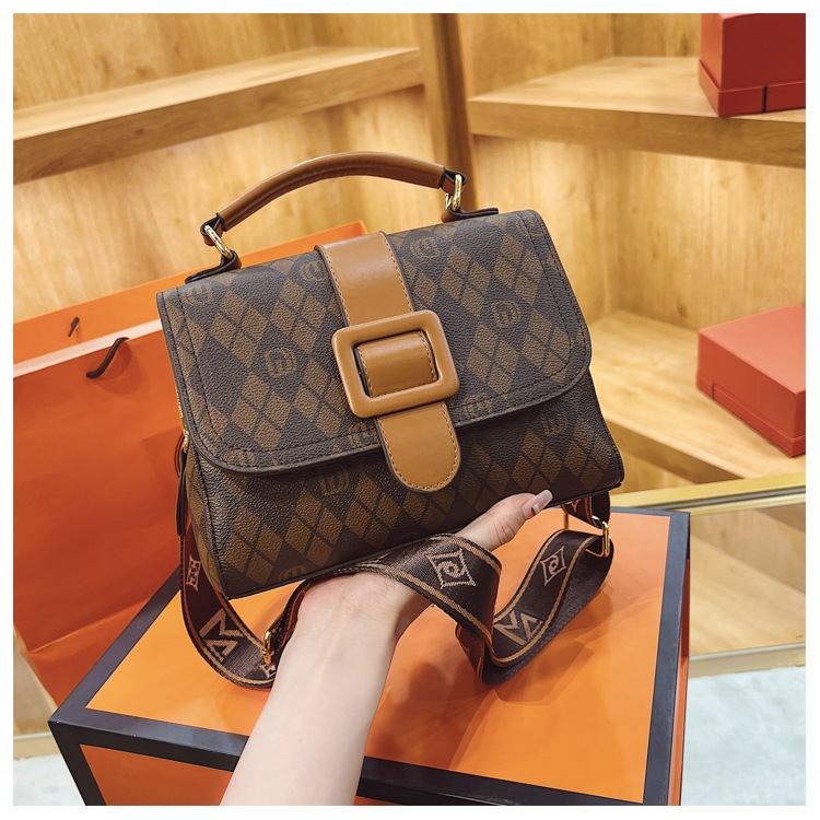 French niche design women's 2023 new fashion printed portable small square broadband one shoulder crossbody bag_voghion.com