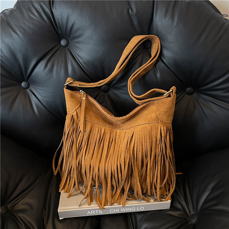Tendencia de invierno bordilla brazalete bolso de mujer 2024 nuevo estilo simple nicho de moda texturas esmeriladas hombro simple