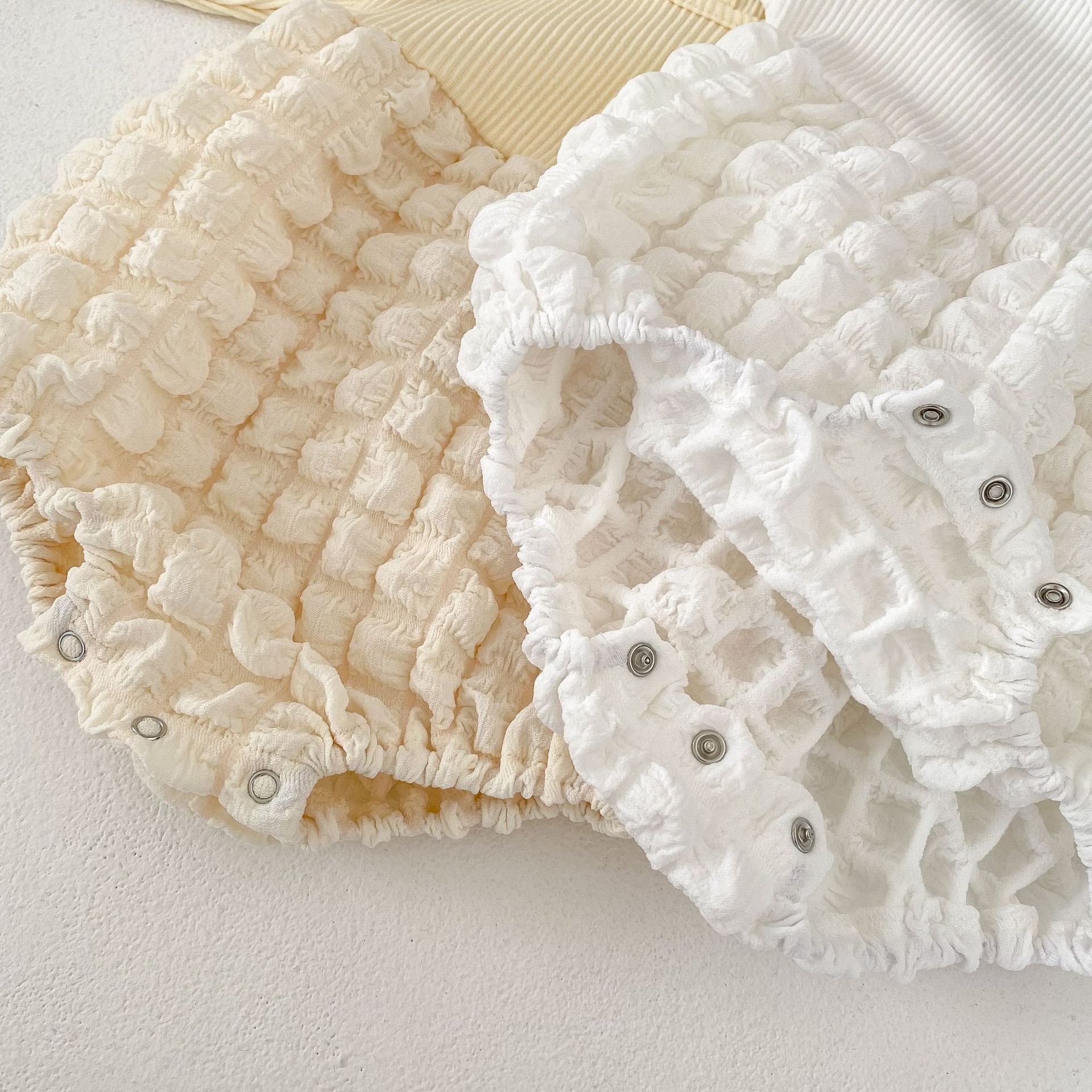 Tuta Ha Yi a maniche lunghe in garza a bolle per bambina autunno 2024, tuta da gattonare + set di 2 cappelli in regalo_voghion.com