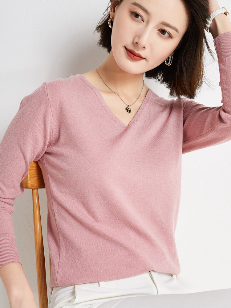Otoño e Invierno nuevo estilo occidental con cuello en V color sólido manga larga suéter de fondo interior simple desgaste exterior suéter de cuello de pollo para mujeres