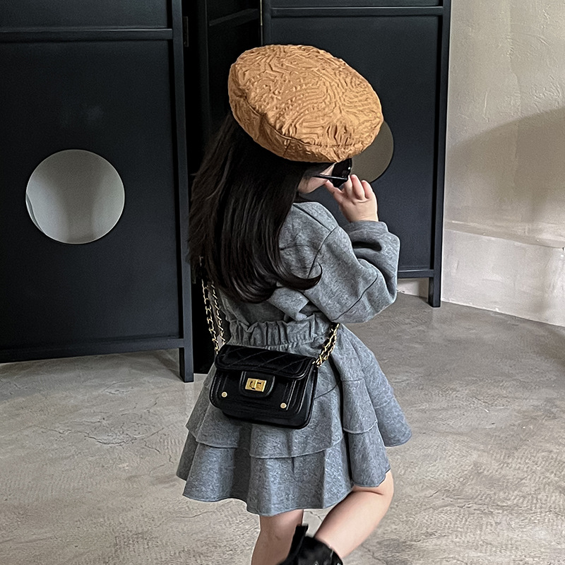 Estilo coreano de los niños de moda pequeña bolsa cuadrada Chanel estilo cadena bebé mini bolso de hombro princesa accesorios de ropa de los niños