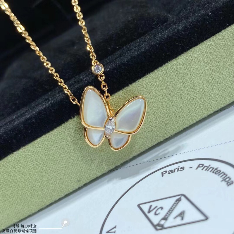 Vanjia High Version Four-Leaf Clover Butterfly White Butterfly Mother-Of-Pearl Necklace Plated 18K Clavicle Manufacturer Direct Sales Wholesale Live Delivery