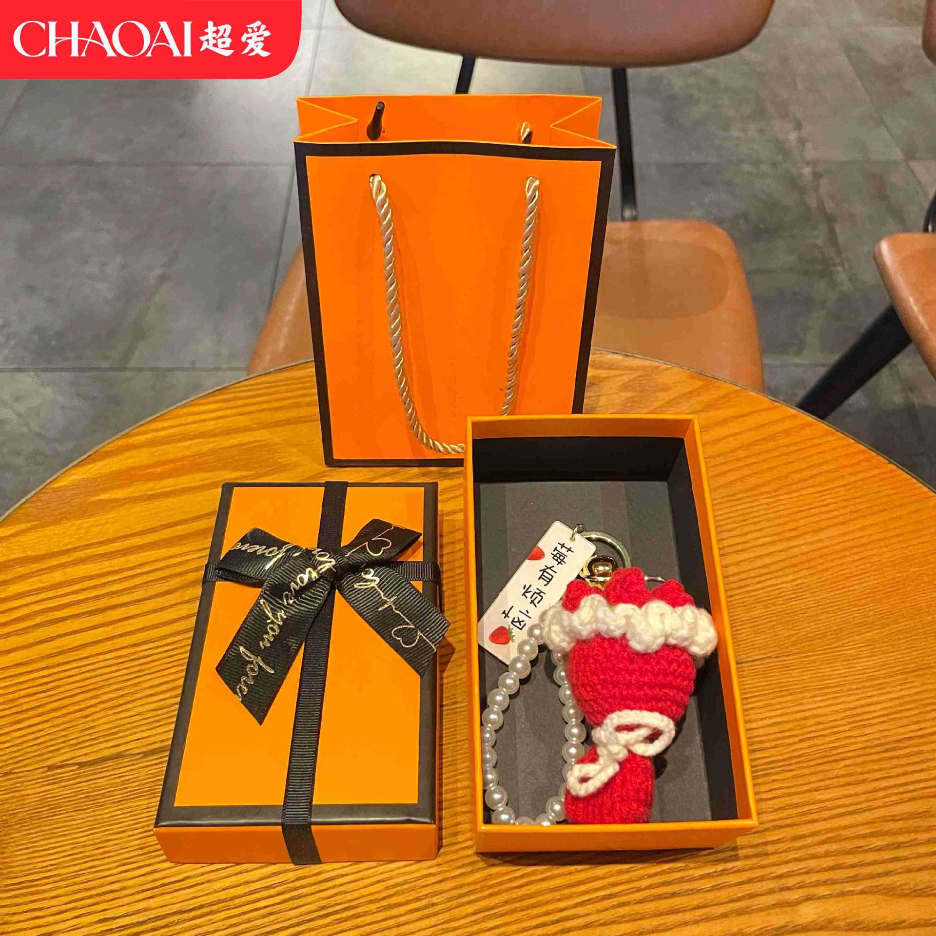 Red chain pearl, orange big gift box