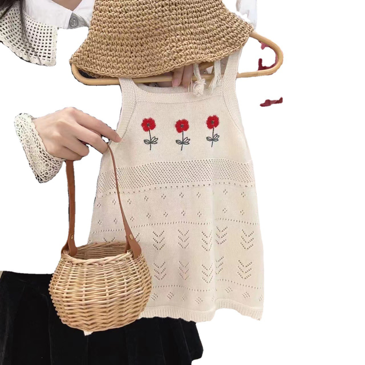 Ropa para niños coreanos 2025 verano nuevo estilo niña estilo occidental falda de tirantes de flores de punto temperamento Mori vestido de alta gama