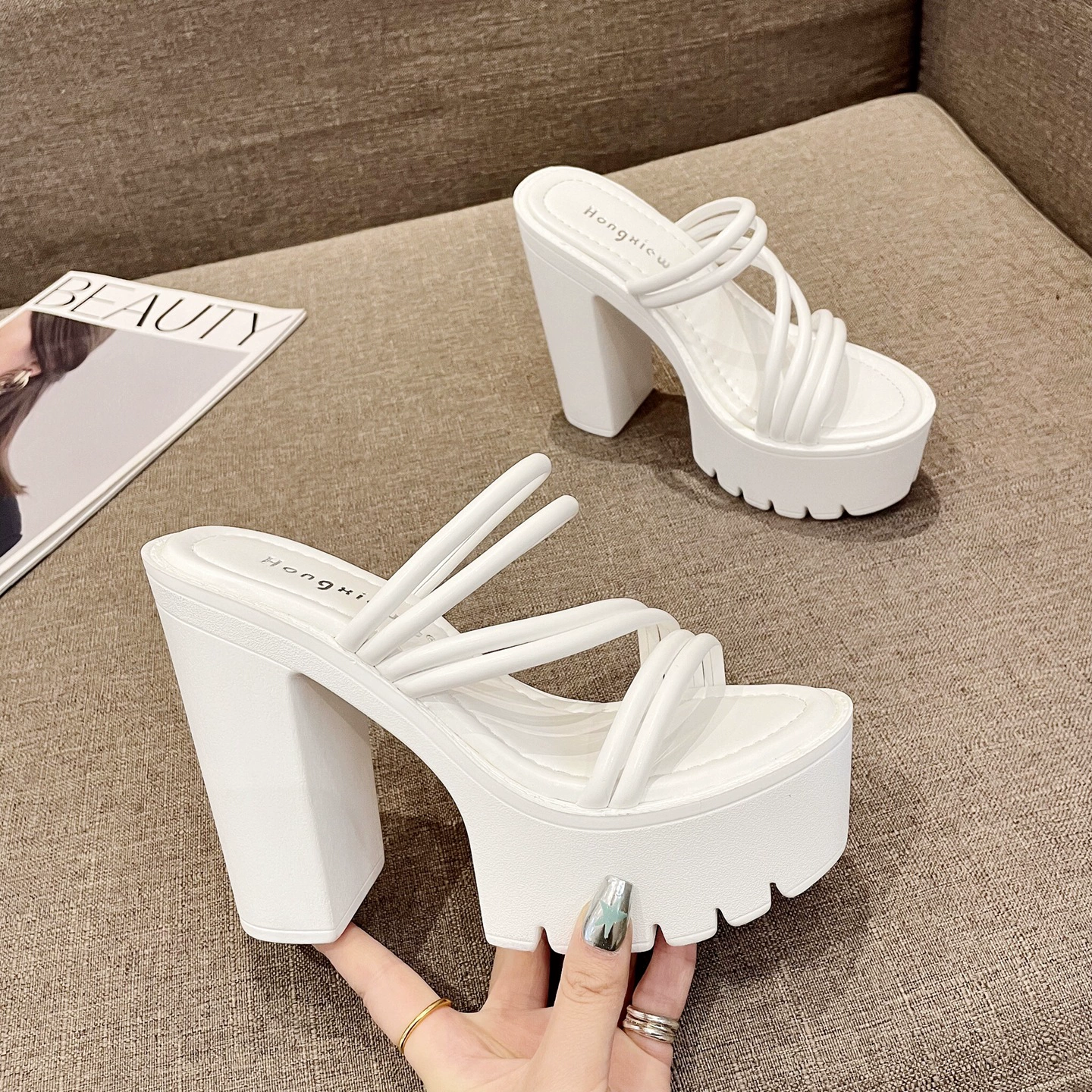 2024 Летняя новая европейская и американская мода внешняя сеть красная рыбья клюв сексуальная туфли на каблуке женские туфли с открытыми пальцами