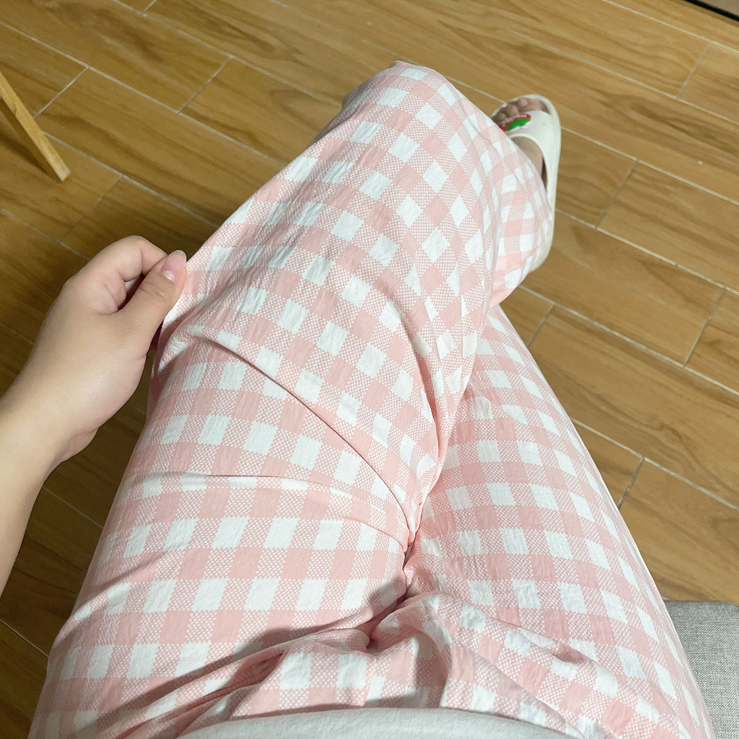 분홍색과 흰색 격자 무늬