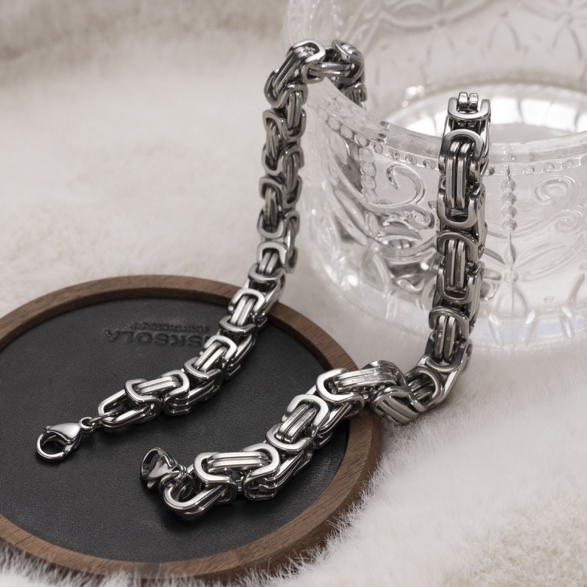Tena pulsera de acero inoxidable de estilo europeo y americano, lujo ligero, sensación de alta calidad, acero de titanio de todo fósforo, cadena cubana, estilo explosivo transfronterizo, joyería a mano para mujer