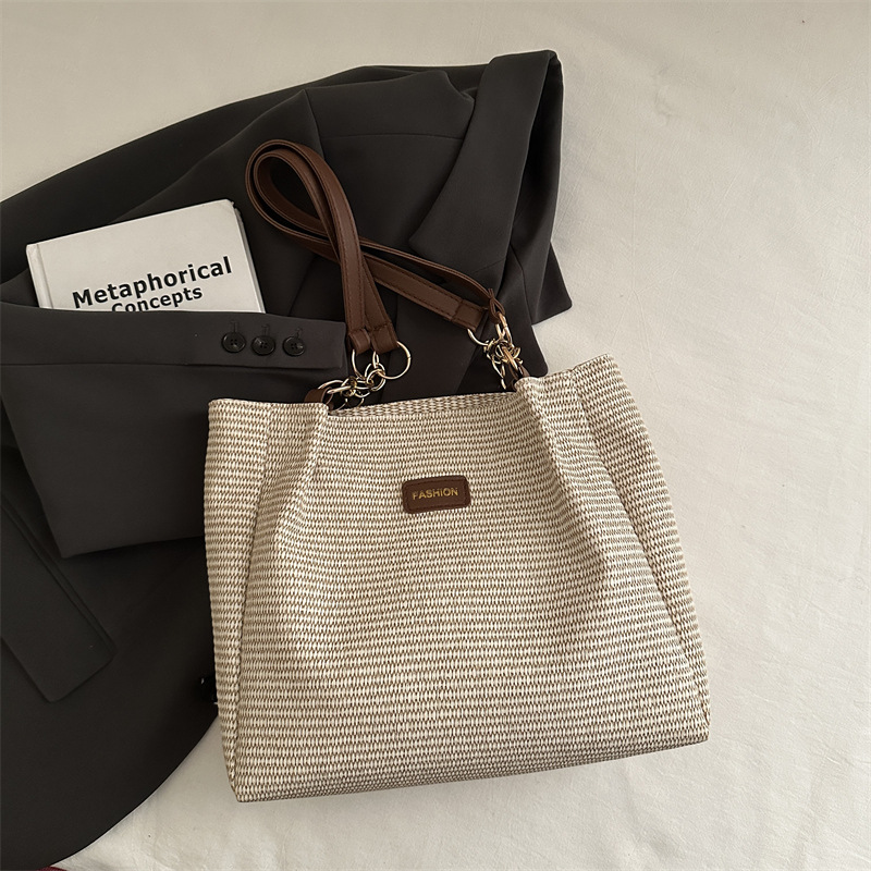 Bolso de viaje de gran capacidad para mujer 2025 verano nuevo estilo de alta gama bolso de axila de un solo hombro popular de este año bolso Tote femenino