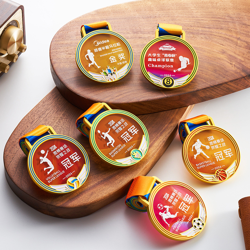 Lista de medallas Personalizado Metal Marathon Medalla de oro Baloncesto Fútbol Bádminton Juego de tenis de mesa Trofeo