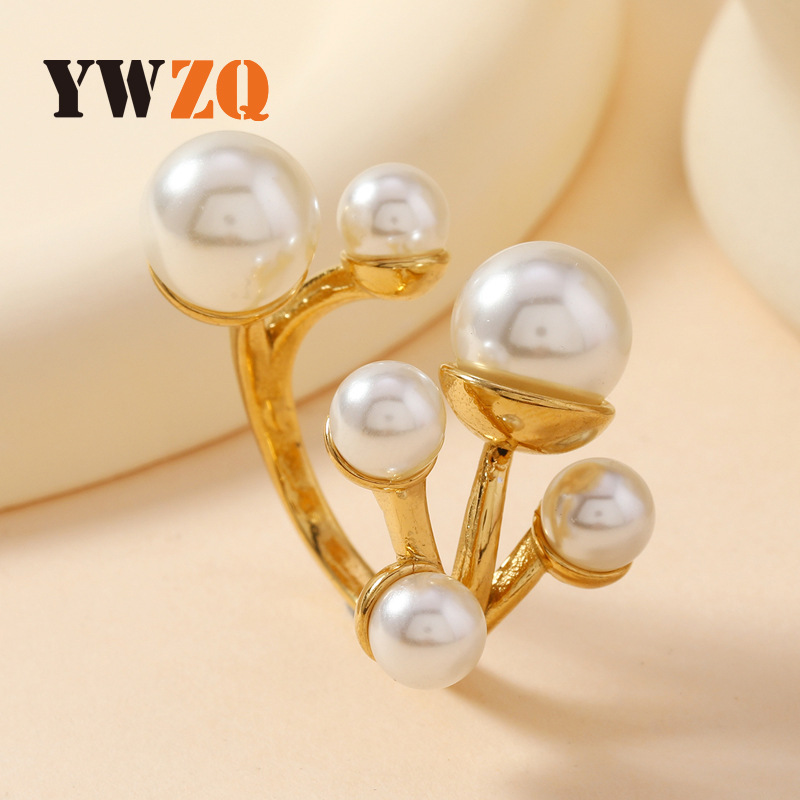 Anillo de perlas de moda europea y americana no se desvanece seis perlas abiertas anillo ligero de lujo de alta calidad joyas de acero inoxidable