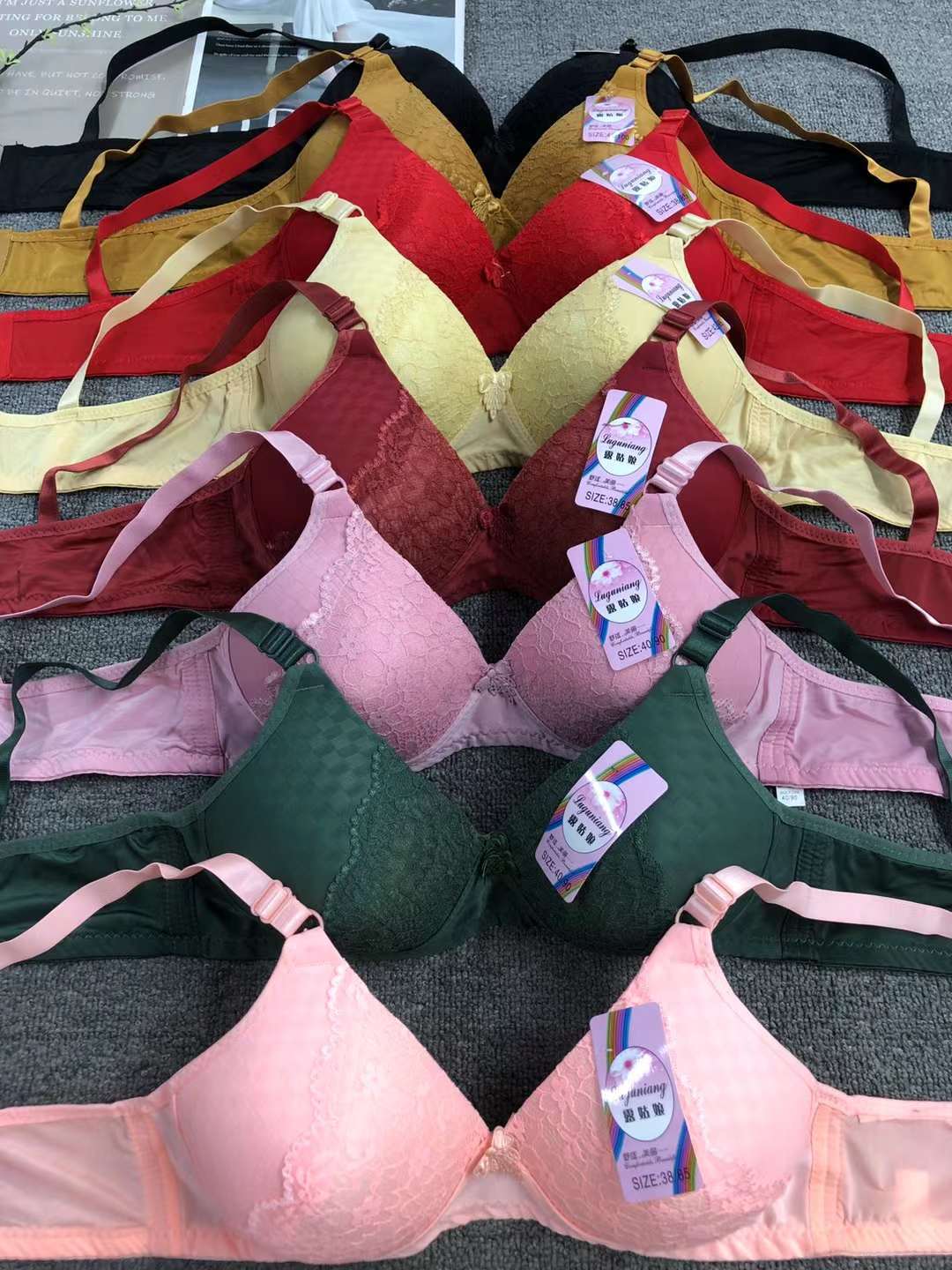 Sujetador de la ropa interior de la Madre Tres pechos delgada de mediana edad y ancianos sujetador inalámbrico de algodón pequeño pecho empuja hacia arriba más sujetador de tamaño al por mayor