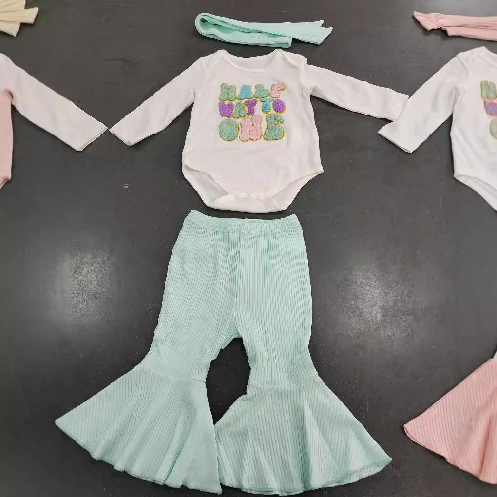 Vêtements pour enfants version coréenne serviette pour bébé lettre brodée Ha Yi printemps et automne pantalon long évasé ensemble deux pièces_voghion.com