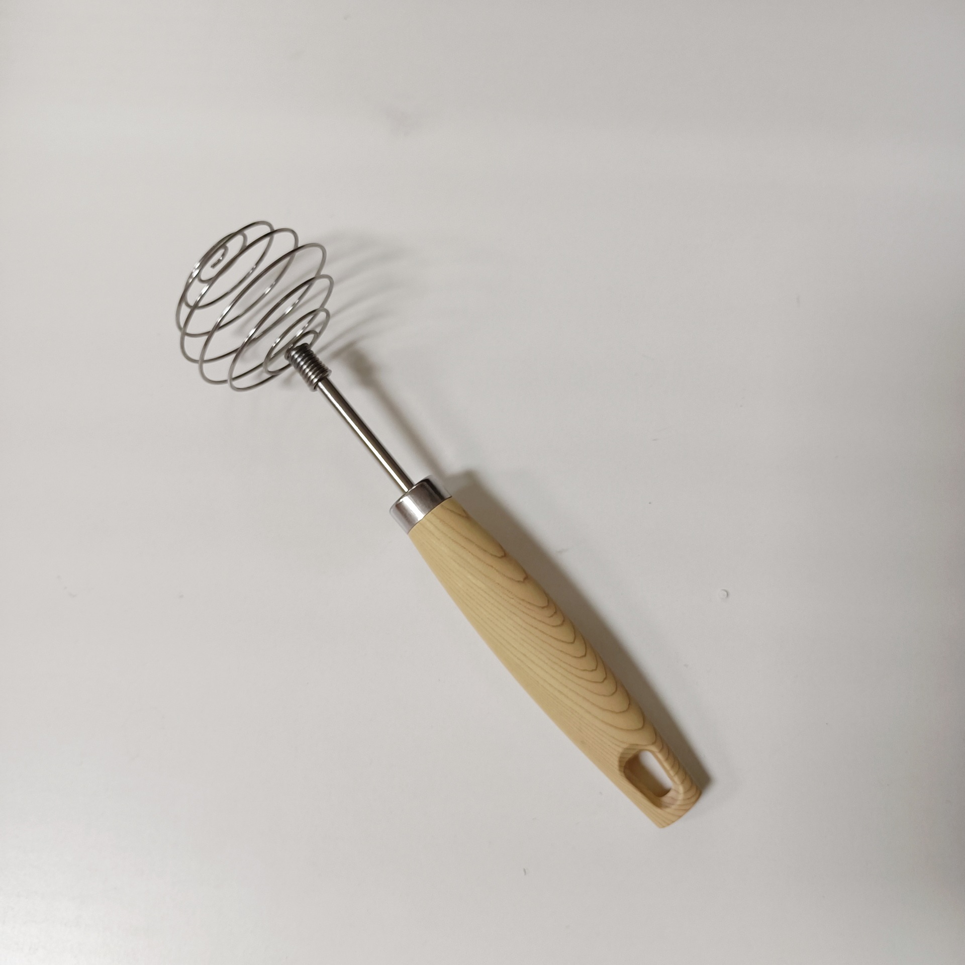 Batidor de varillas de acero inoxidable con mango de madera_voghion.com