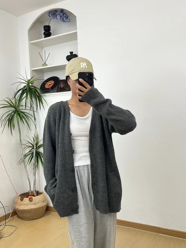 慵懒风大码v领针织开衫女2025秋冬新款休闲纯色宽松显瘦毛衣外套|undefined