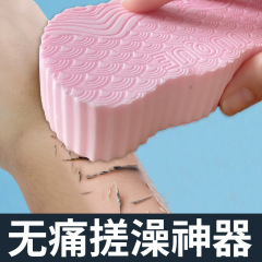 子供用のお風呂の神器の赤ちゃんは泥を洗います。スポンジの赤ちゃんはお風呂を洗います。